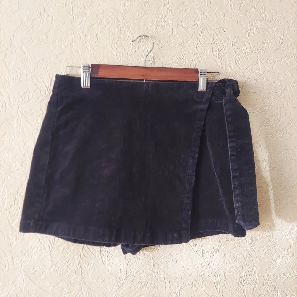 Forever 21 black corduroy mini skort side tie Sz medium - Picture 1 of 7